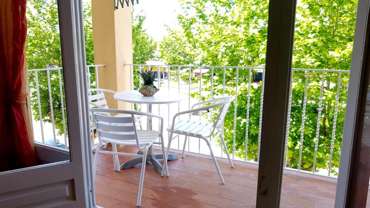 אמפוריבראבה Leroy Apartment מראה חיצוני תמונה